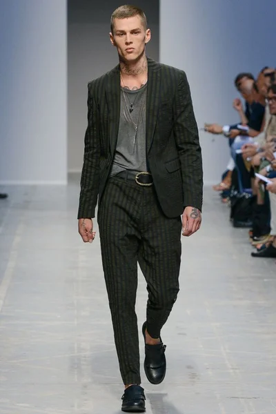 Look 1